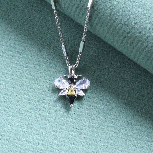 Kendra Scott Bee Pendant Necklace Silver Crystal with Dust Bag - Picture 2 of 2